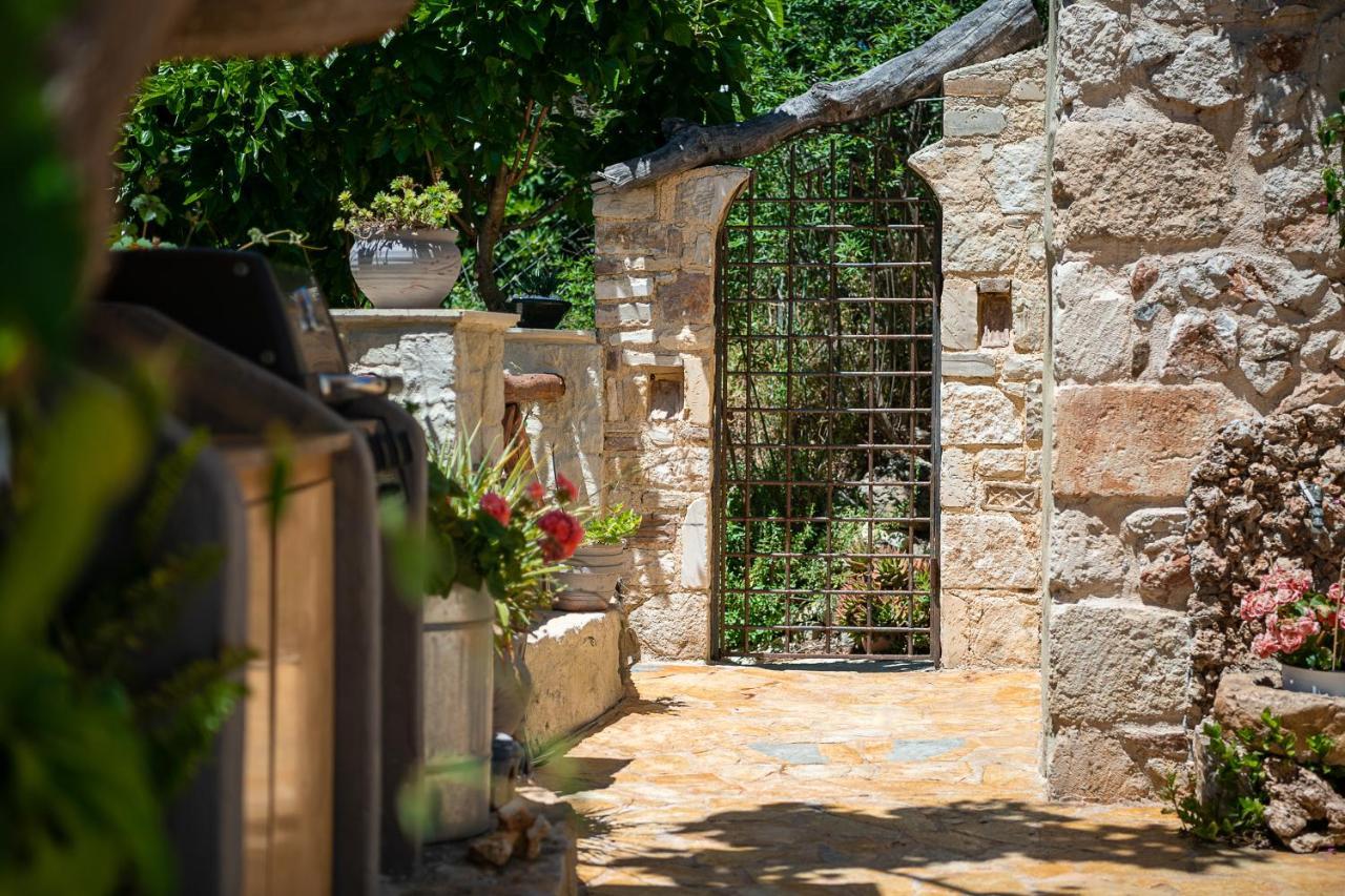 Verekinthos Villas - Pool, Hot Tub, Bbq, Kids Playground, Stunning Mountain Views Yerolákkos エクステリア 写真