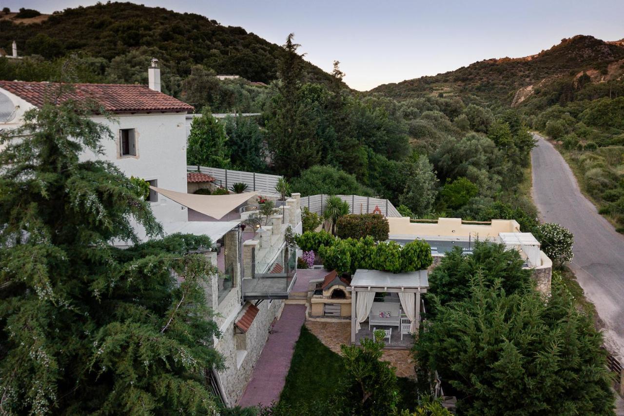 Verekinthos Villas - Pool, Hot Tub, Bbq, Kids Playground, Stunning Mountain Views Yerolákkos エクステリア 写真