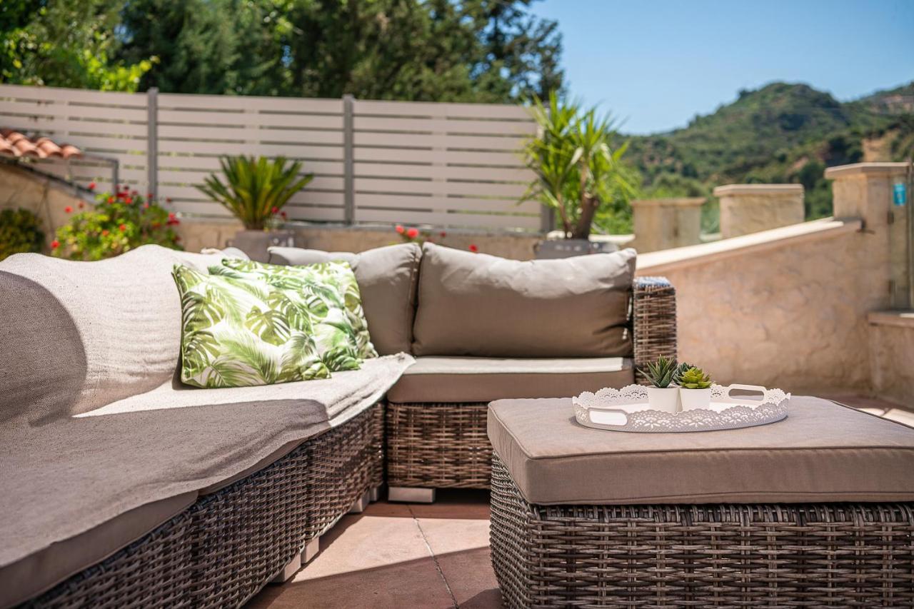 Verekinthos Villas - Pool, Hot Tub, Bbq, Kids Playground, Stunning Mountain Views Yerolákkos エクステリア 写真