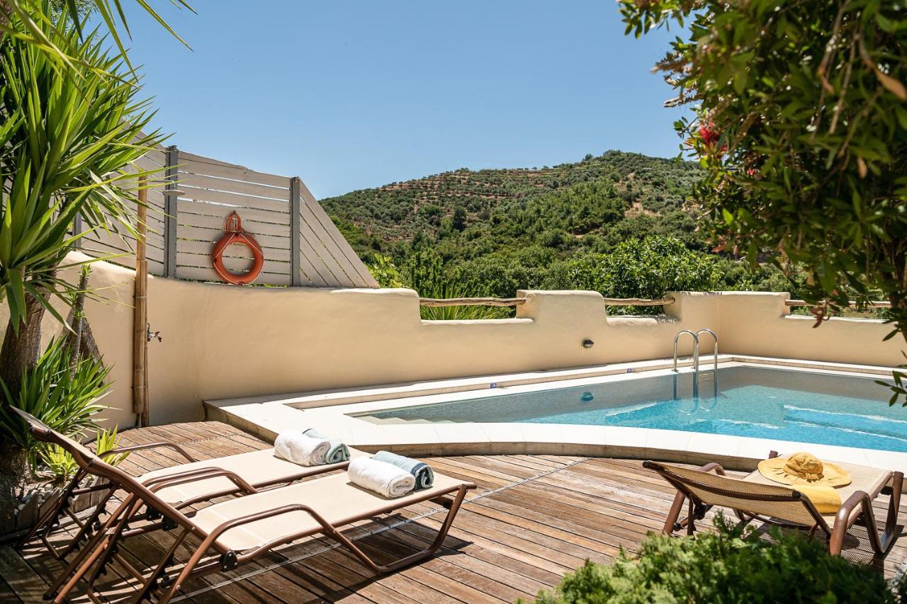 Verekinthos Villas - Pool, Hot Tub, Bbq, Kids Playground, Stunning Mountain Views Yerolákkos エクステリア 写真