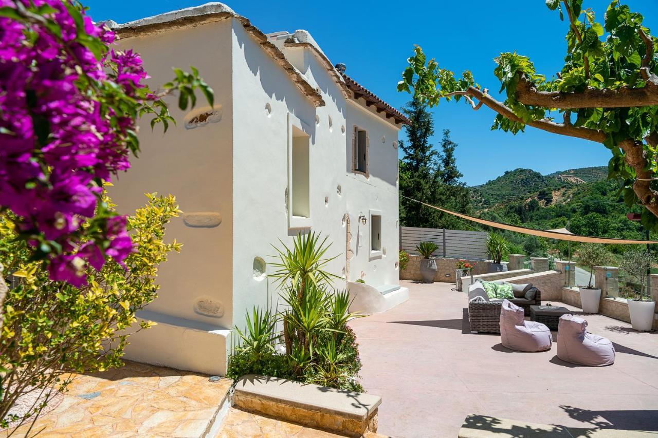 Verekinthos Villas - Pool, Hot Tub, Bbq, Kids Playground, Stunning Mountain Views Yerolákkos エクステリア 写真