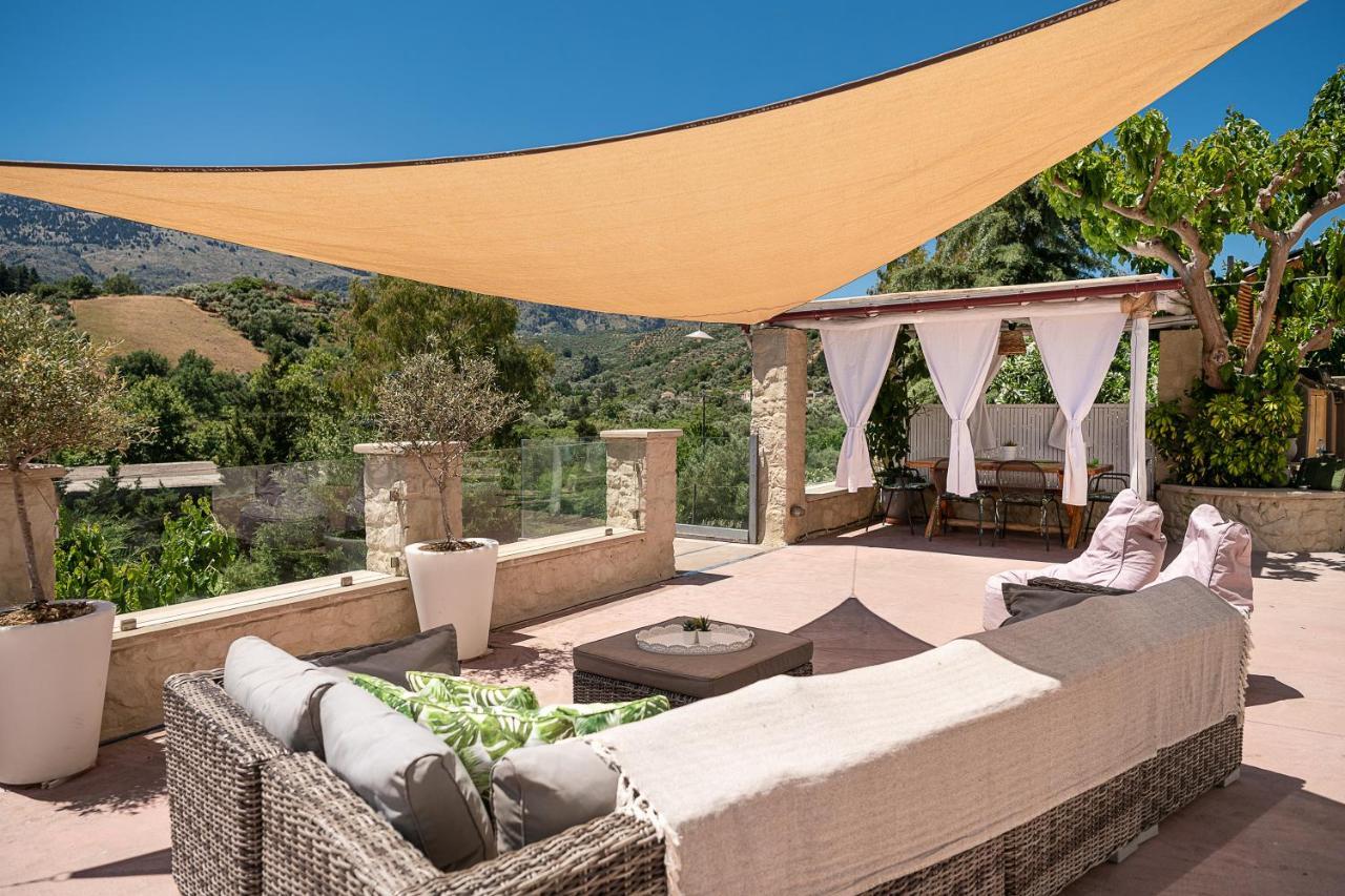 Verekinthos Villas - Pool, Hot Tub, Bbq, Kids Playground, Stunning Mountain Views Yerolákkos エクステリア 写真