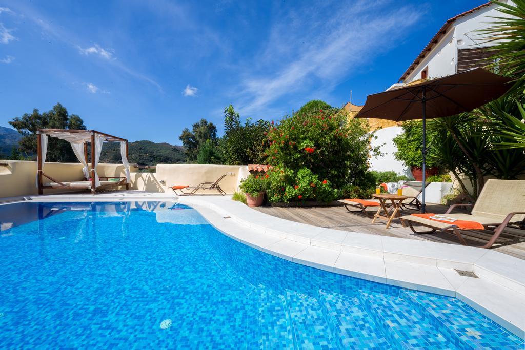 Verekinthos Villas - Pool, Hot Tub, Bbq, Kids Playground, Stunning Mountain Views Yerolákkos エクステリア 写真