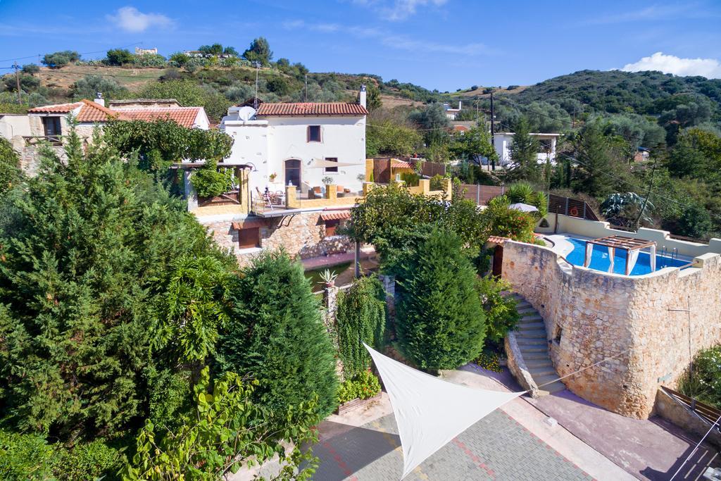 Verekinthos Villas - Pool, Hot Tub, Bbq, Kids Playground, Stunning Mountain Views Yerolákkos エクステリア 写真