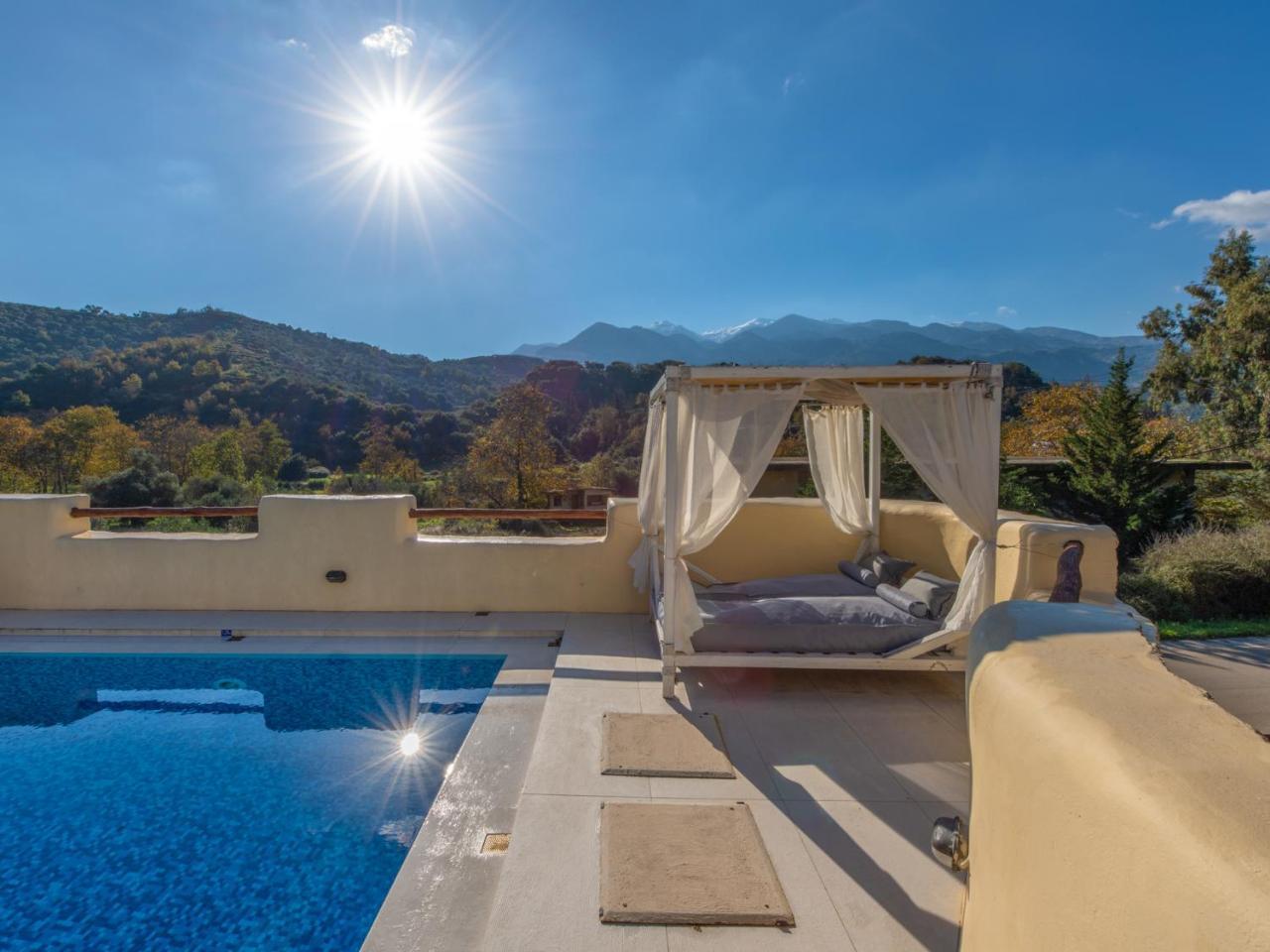 Verekinthos Villas - Pool, Hot Tub, Bbq, Kids Playground, Stunning Mountain Views Yerolákkos エクステリア 写真