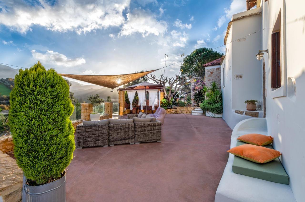 Verekinthos Villas - Pool, Hot Tub, Bbq, Kids Playground, Stunning Mountain Views Yerolákkos エクステリア 写真