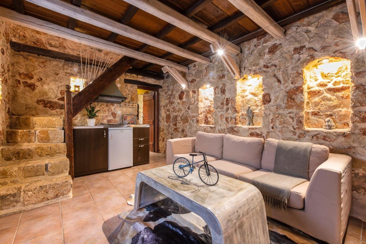Verekinthos Villas - Pool, Hot Tub, Bbq, Kids Playground, Stunning Mountain Views Yerolákkos エクステリア 写真