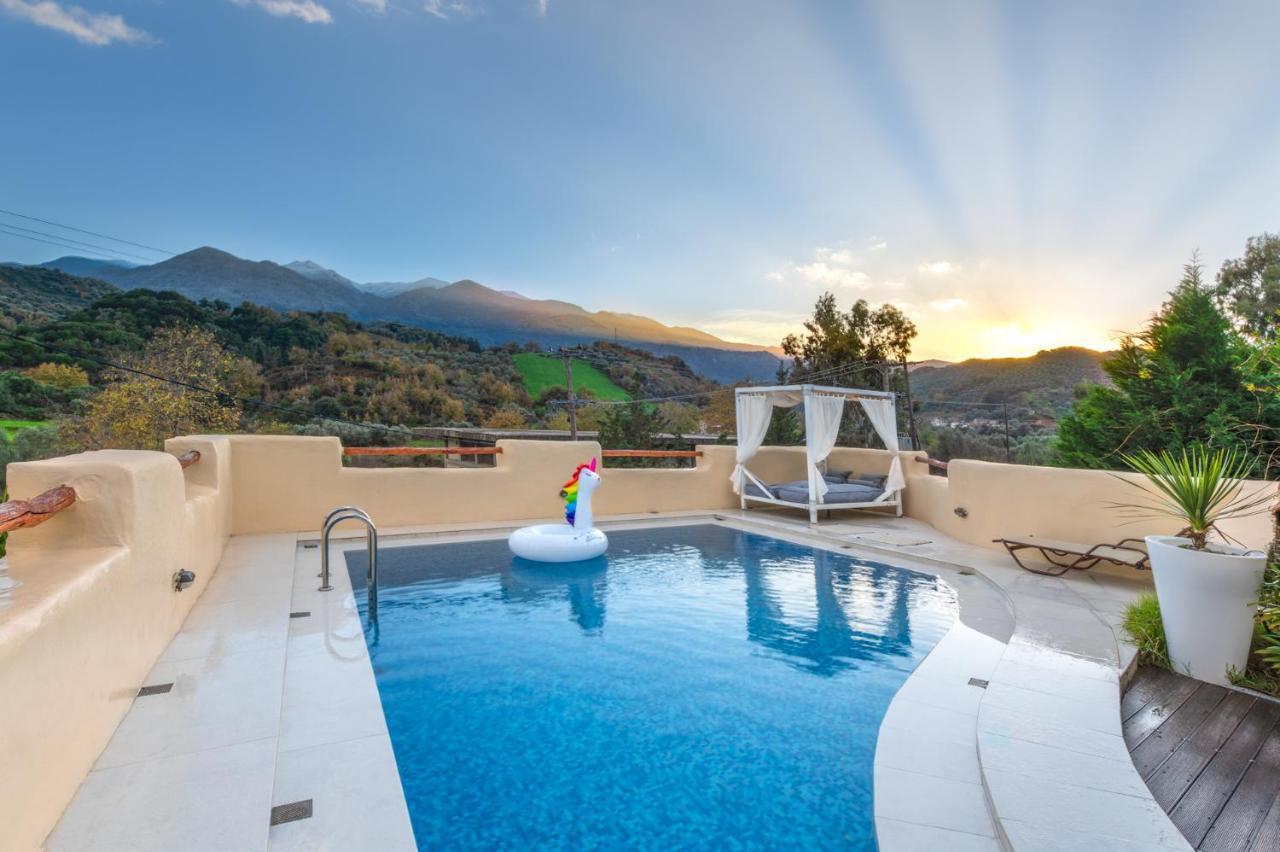 Verekinthos Villas - Pool, Hot Tub, Bbq, Kids Playground, Stunning Mountain Views Yerolákkos エクステリア 写真